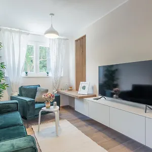 apartment-norah-with-private-parking.pula-hotels.org/