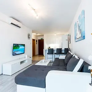 apartment-elena-pula-52100.pula-hotels.org/