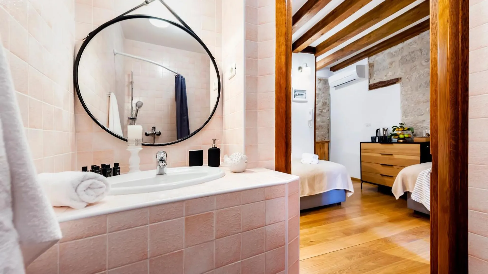 Noemi'S Rooms Rovigno Appartamento
